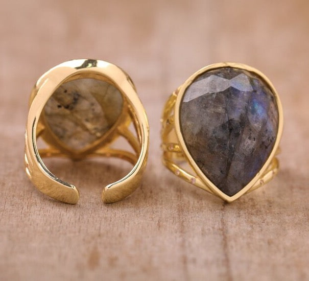 Labradorite Teardrop Stone Ring - Effortless Elegance